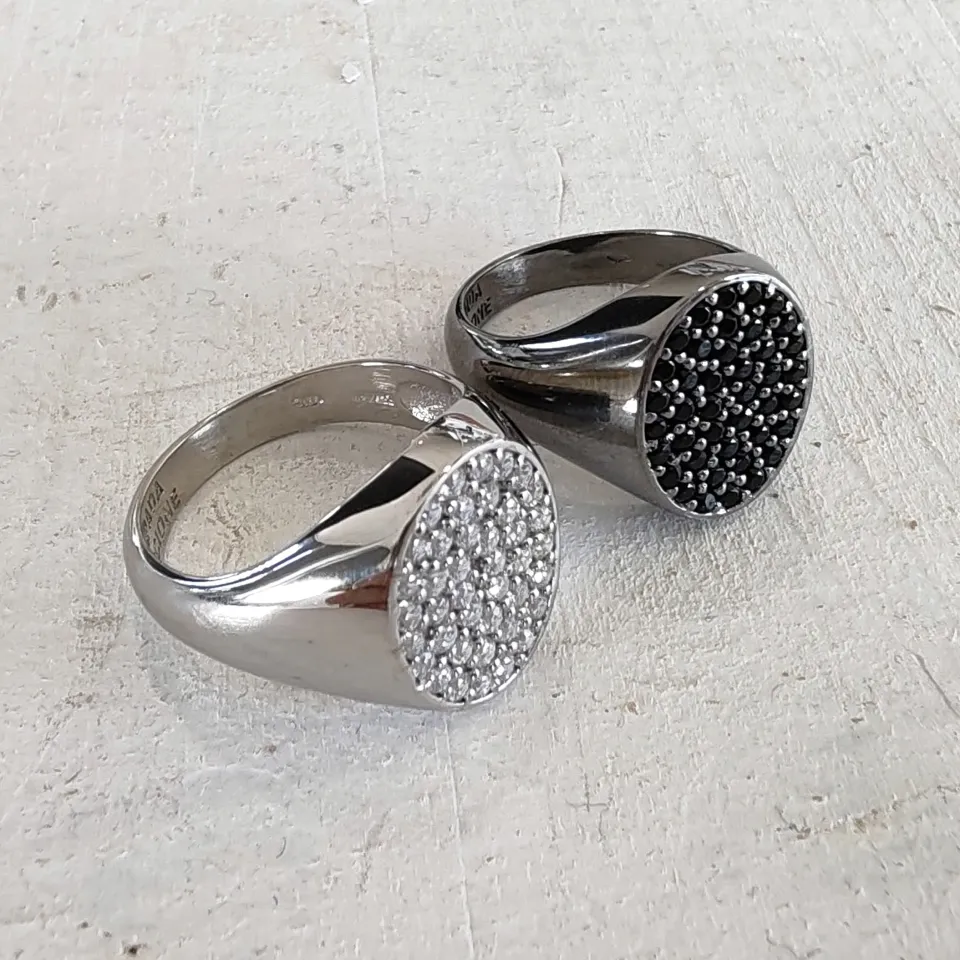anello_ovale_zirconi__an_2-1.webp Anelli*Spadarella Gioielli Anello ovale zirconi - AN399